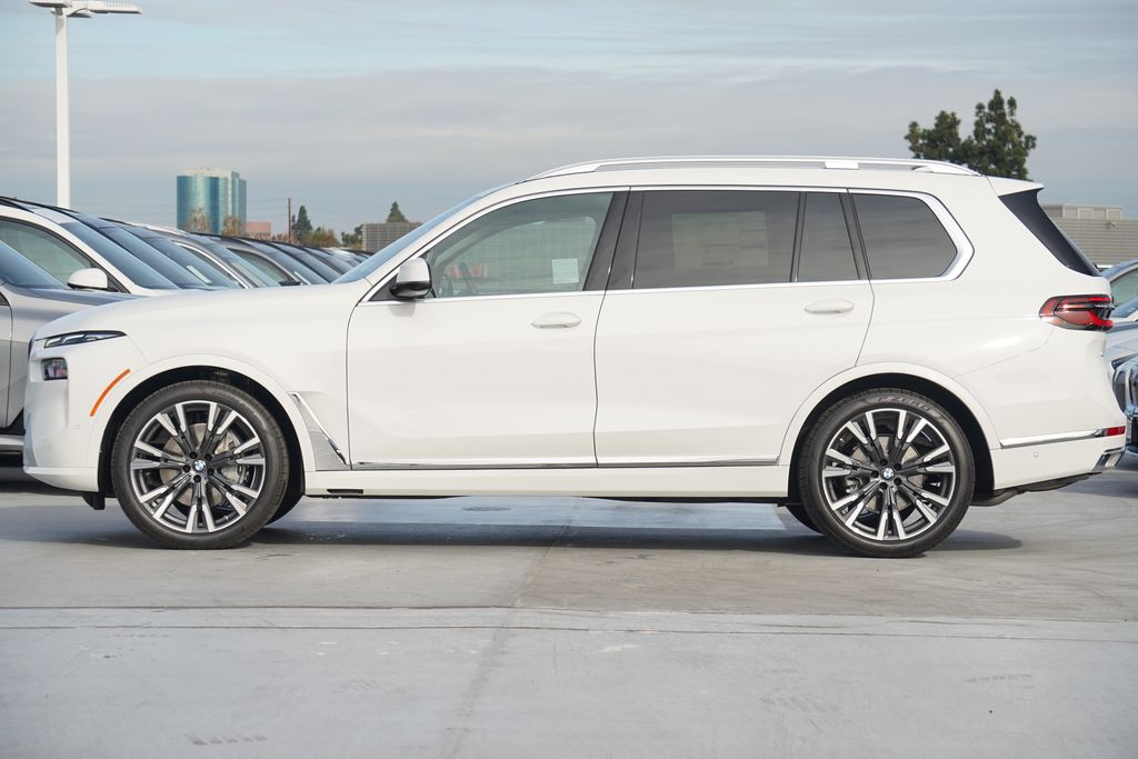 2025 BMW X7 xDrive40i 4