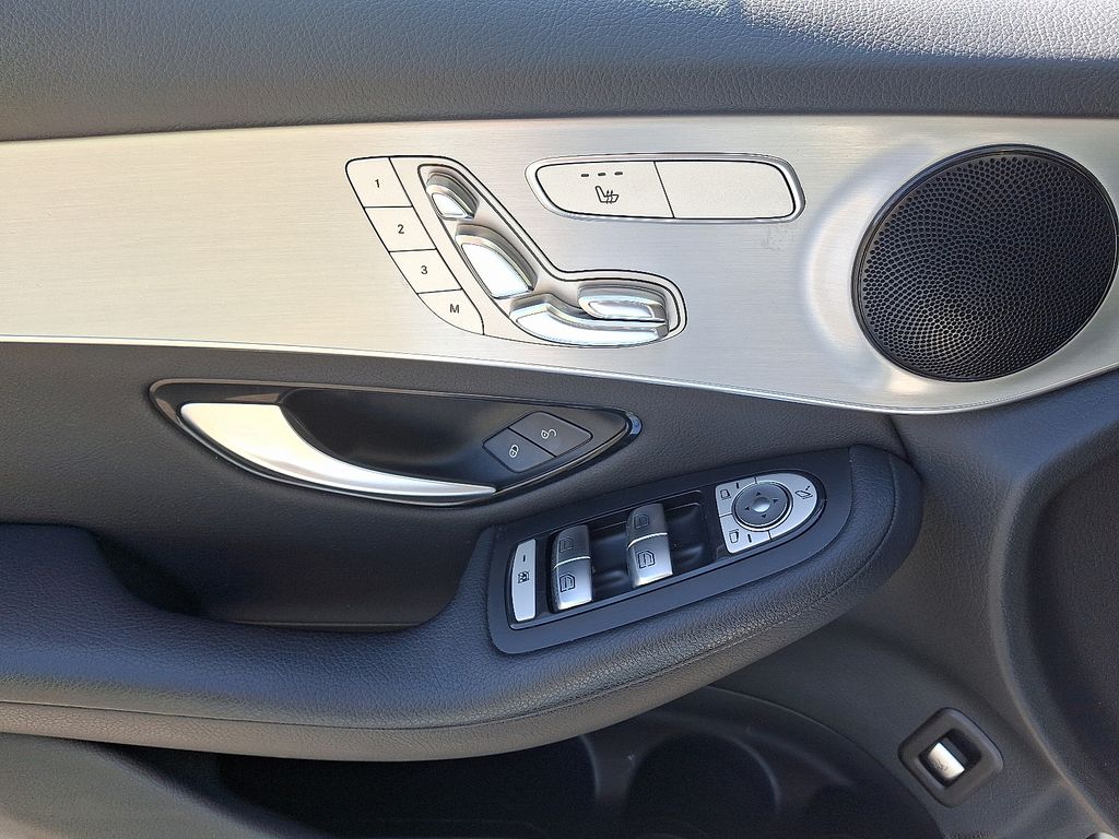 2019 Mercedes-Benz GLC 300 12