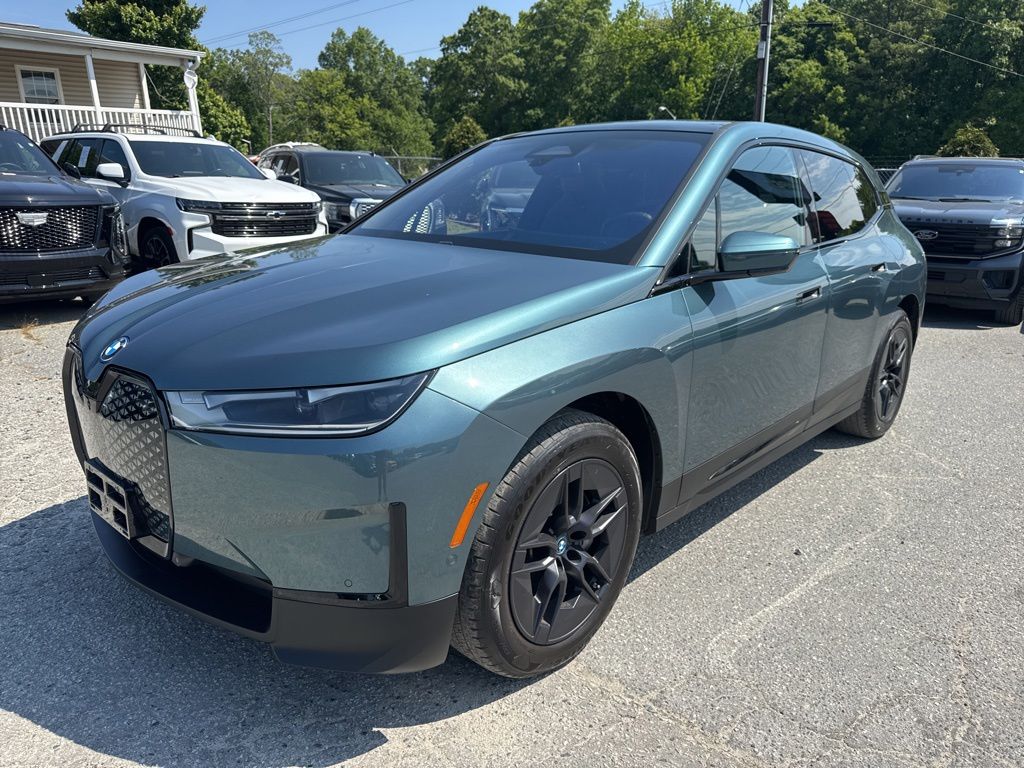 2023 BMW iX xDrive50's photo