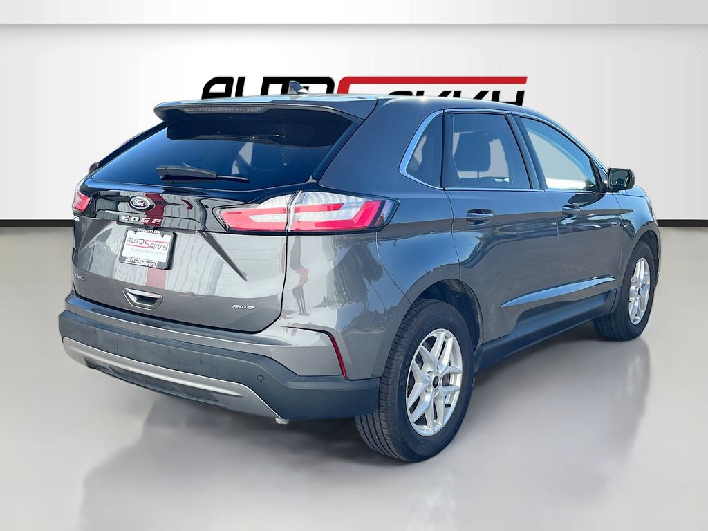 Used 2024 Gray Ford SEL image 7