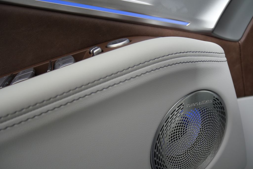 2025 BMW XM  12