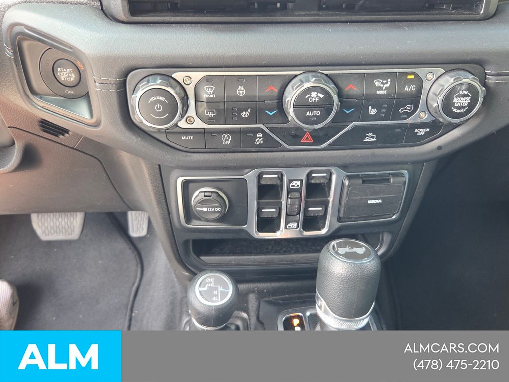 Used 2025 Black Jeep Sahara image 22