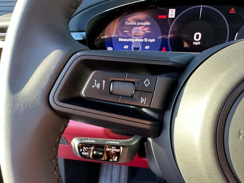 Thumbnail: 2025 Porsche Macan - 17