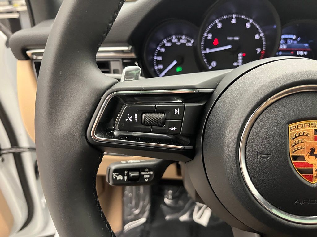 Thumbnail: 2026 Porsche Macan - 13