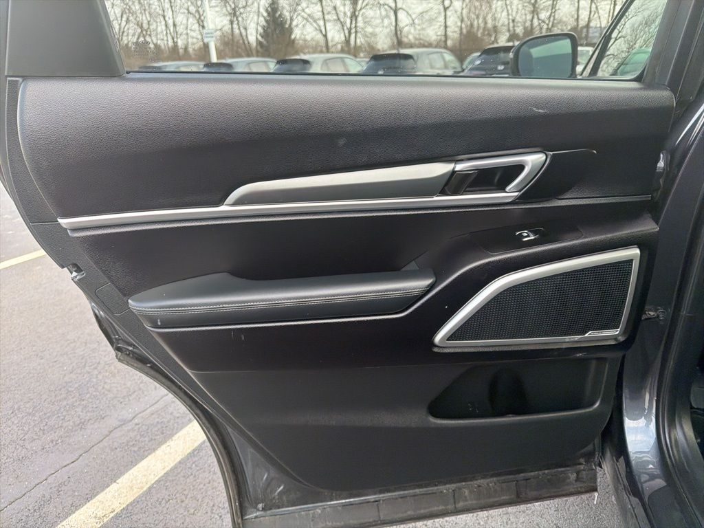 Thumbnail: 2020 Kia Telluride - 21