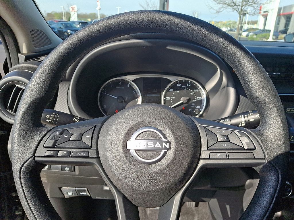 2025 Nissan Kicks S 10