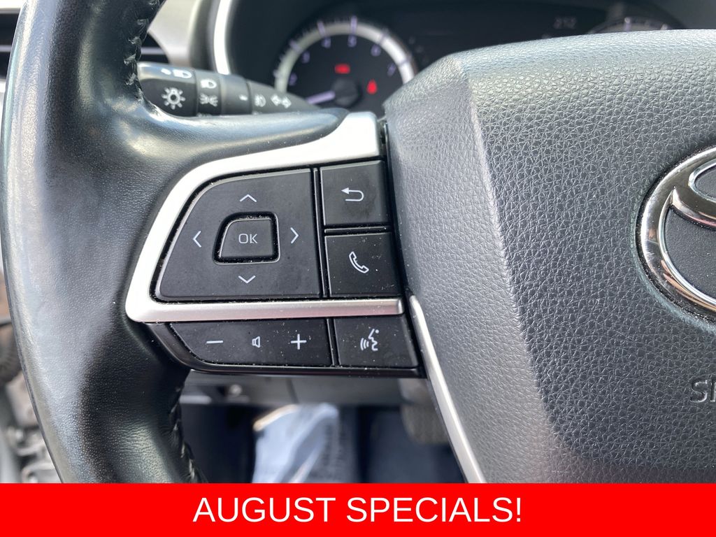 Used 2023 Toyota Highlander SUV