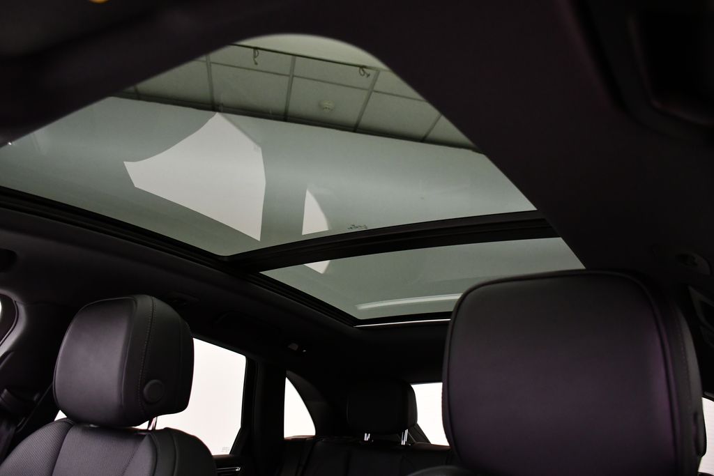 Thumbnail: 2026 Porsche Macan - 20