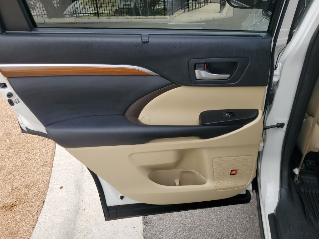 Used Car 2017 Toyota Highlander  Limited For Sale Under $25,000 In Austin, Texas