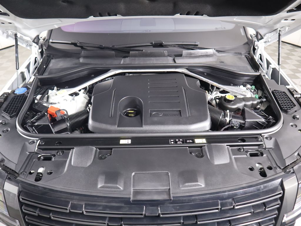 2023 Land Rover Range Rover SE 30