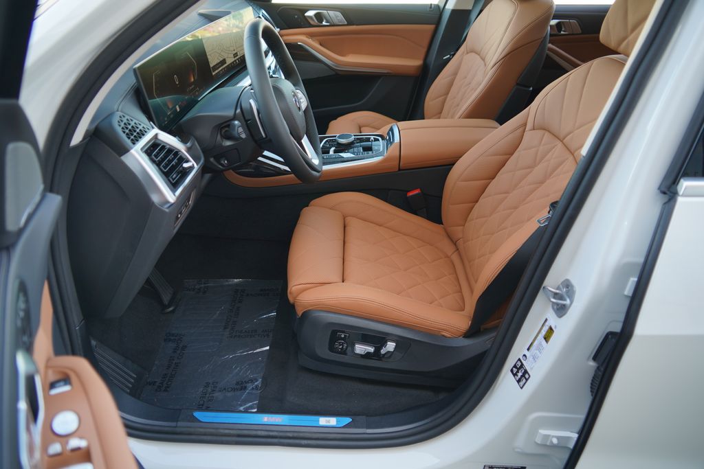 Thumbnail: 2027 BMW X7 - 12