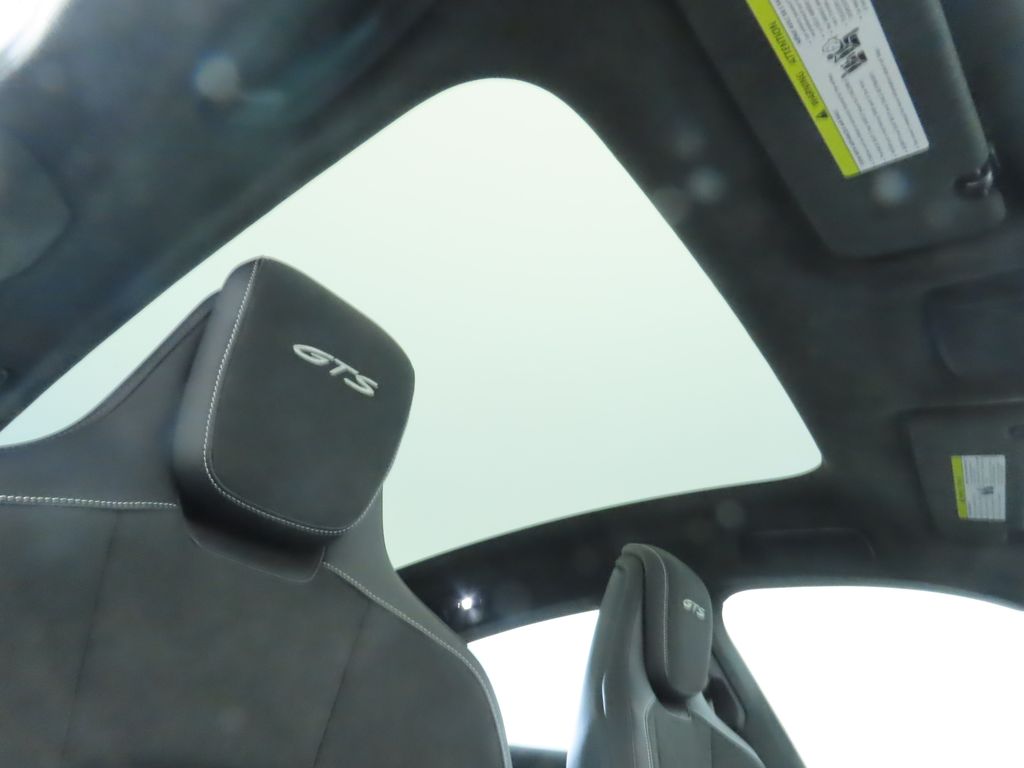 Thumbnail: 2023 Porsche Taycan - 19