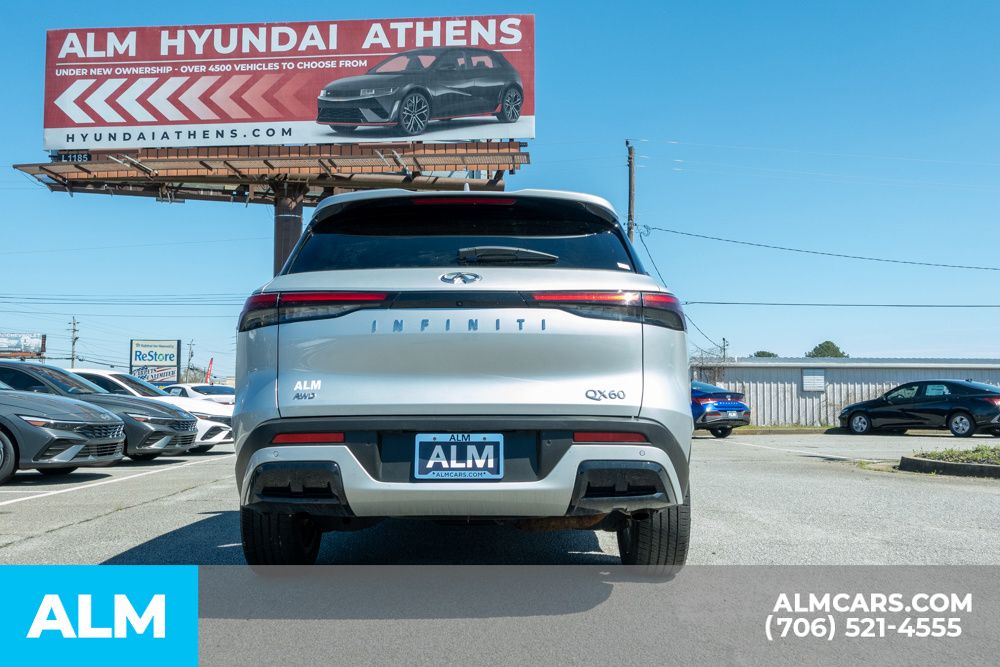 Used 2023 Silver INFINITI LUXE image 10