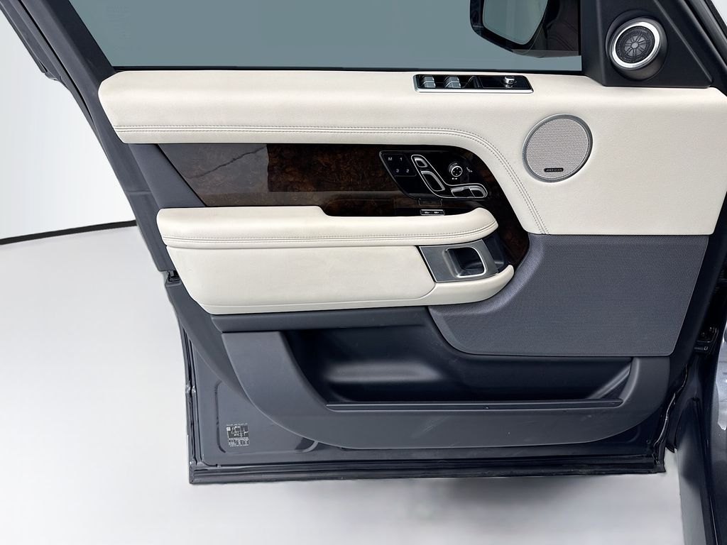 Thumbnail: 2022 Land Rover Range Rover - 23