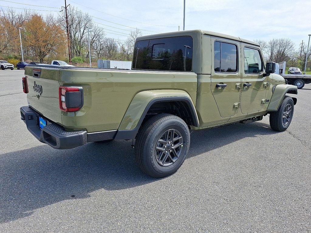 2026 Jeep Gladiator — photo 4