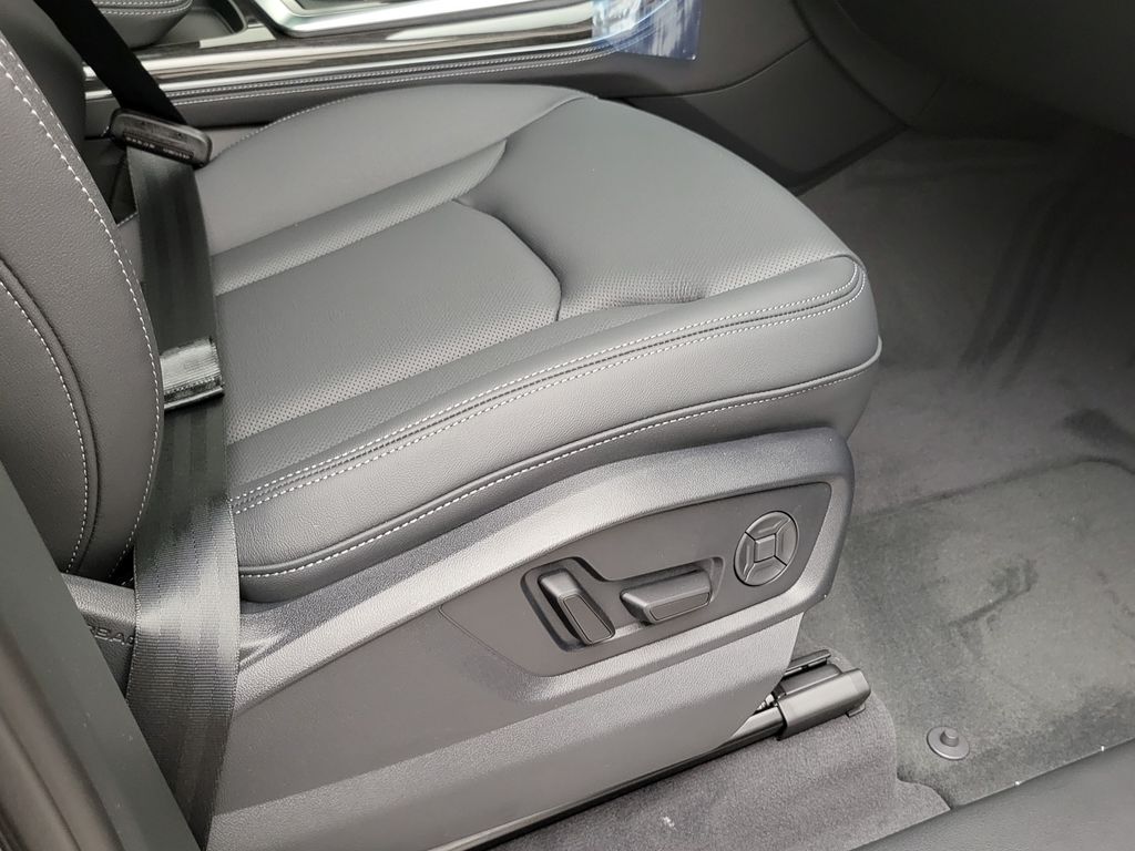 Thumbnail: 2026 Audi Q7 - 16