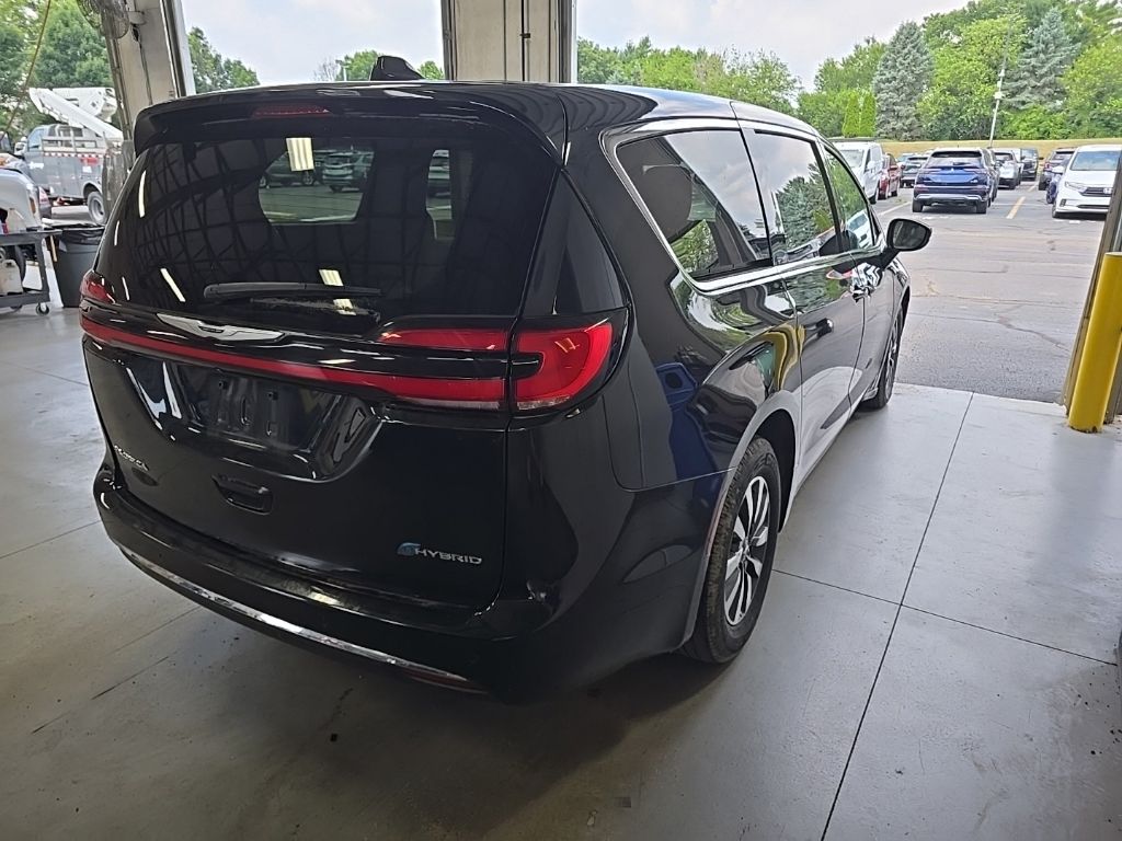 View vehicle photo 4