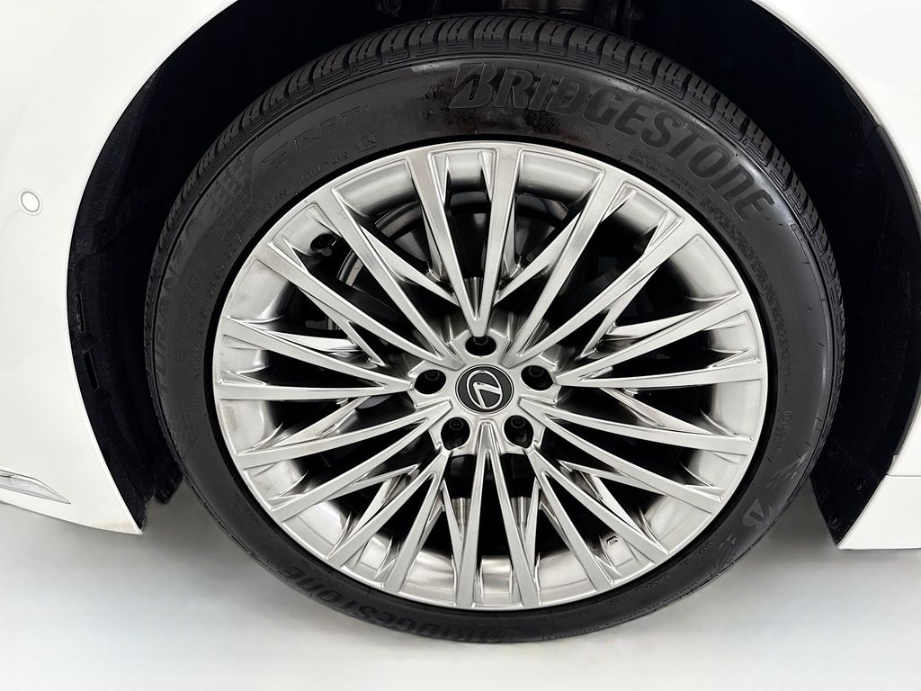 Thumbnail: 2024 Lexus LS - 28