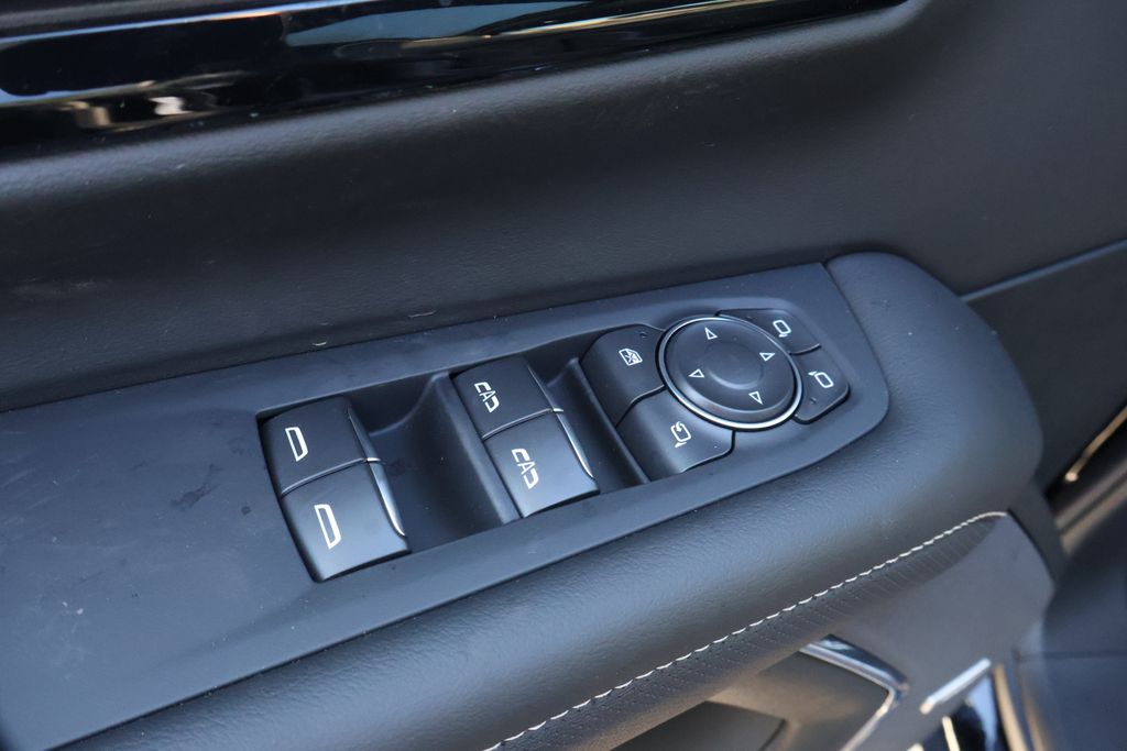 Thumbnail: 2026 Chevrolet Suburban - 19