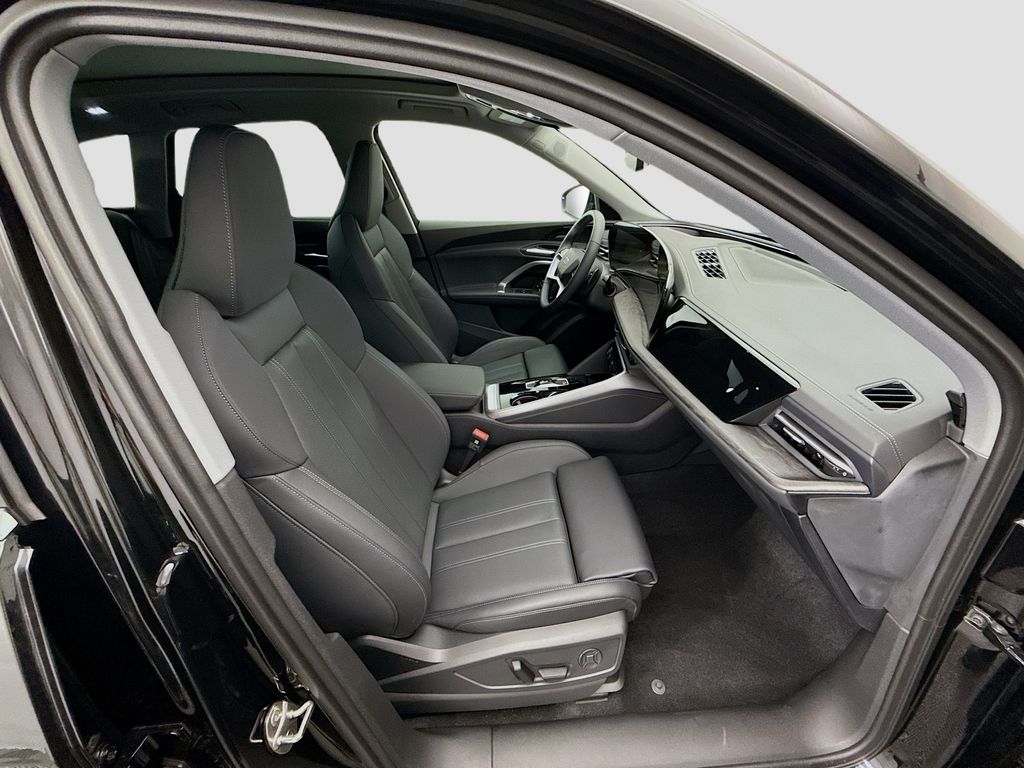 Thumbnail: 2025 Audi Q5 - 19