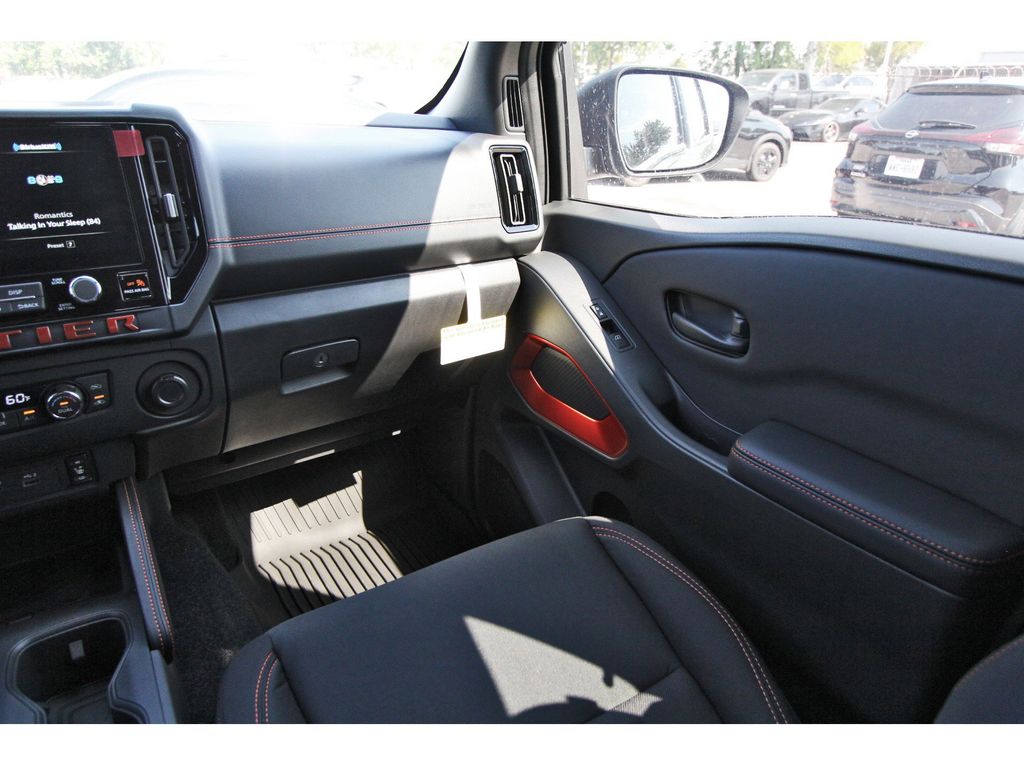 2026 Nissan Frontier PRO-4X - 9