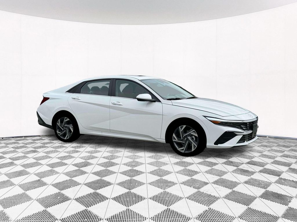 2025 Hyundai Elantra SEL 10