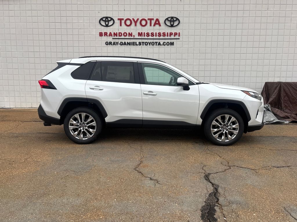 2025 Toyota RAV4 XLE Premium's photo