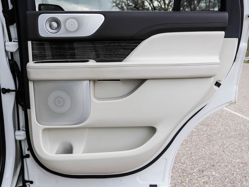 Thumbnail: 2022 Lincoln Navigator - 25