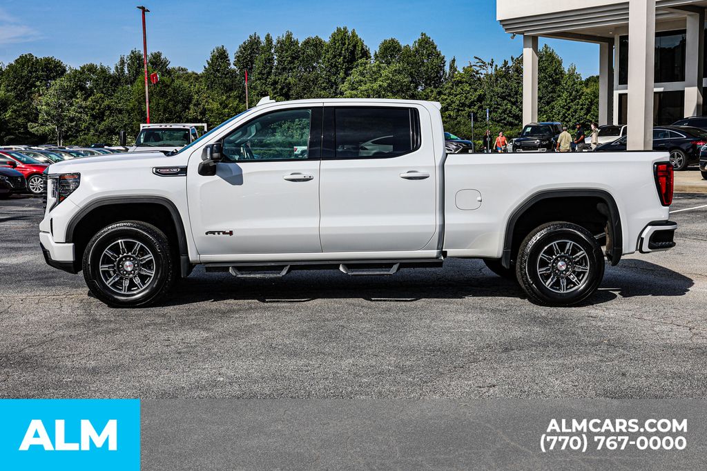 Used 2022 White GMC AT4 image 8