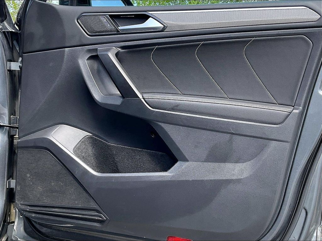 2023 Volkswagen Tiguan — photo 11