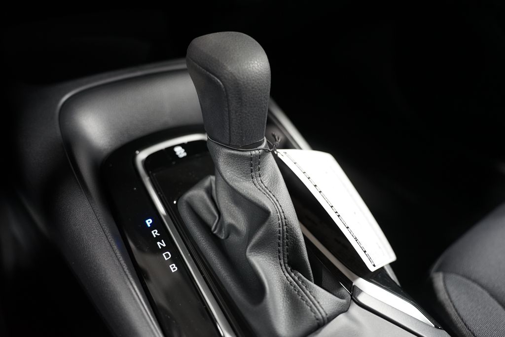 2025 Toyota Corolla LE 21