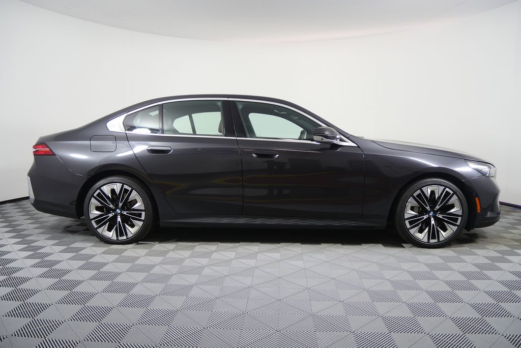Thumbnail: 2025 BMW 5 Series - 2