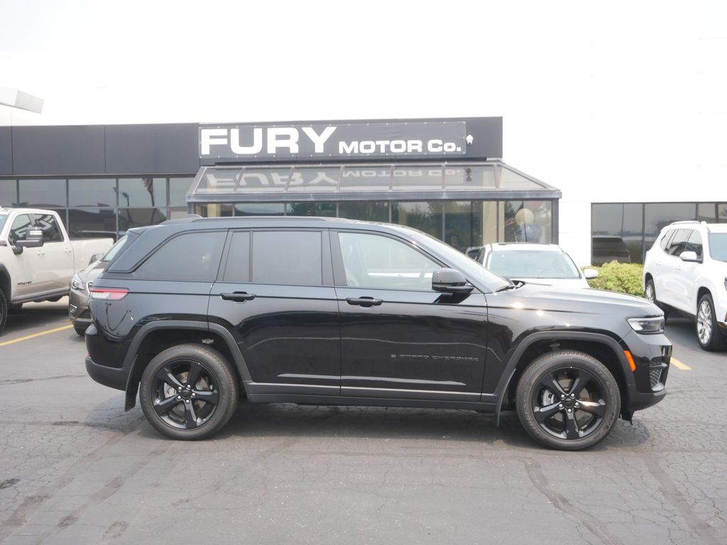Diamond Black Crystal Pearlcoat 2023 Jeep Grand Cherokee SUV / Crossover Four-Wheel Drive 8-Speed Automatic