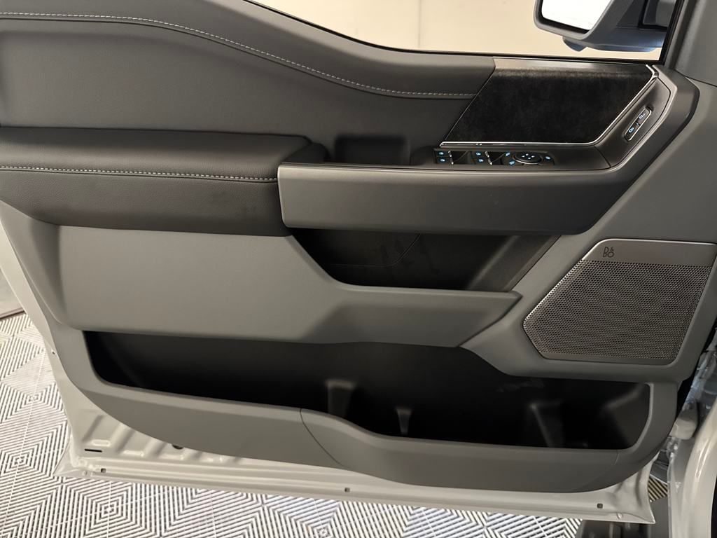 2025 Ford F-150 Lightning photo 15