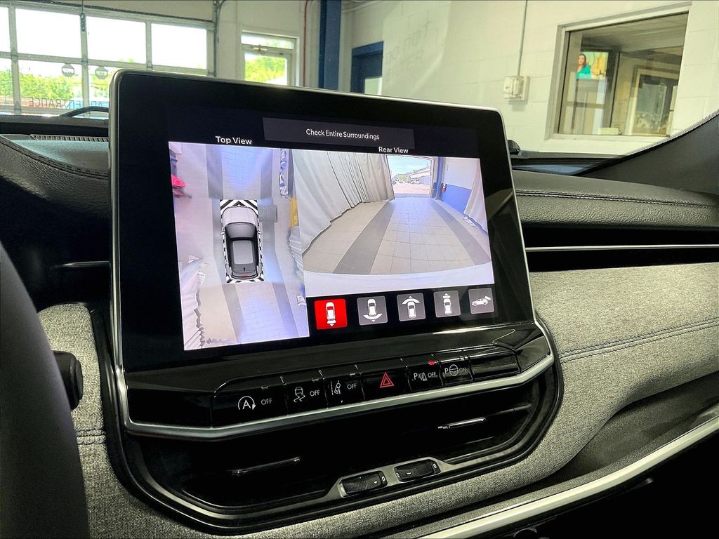 2023 Jeep Compass — photo 19