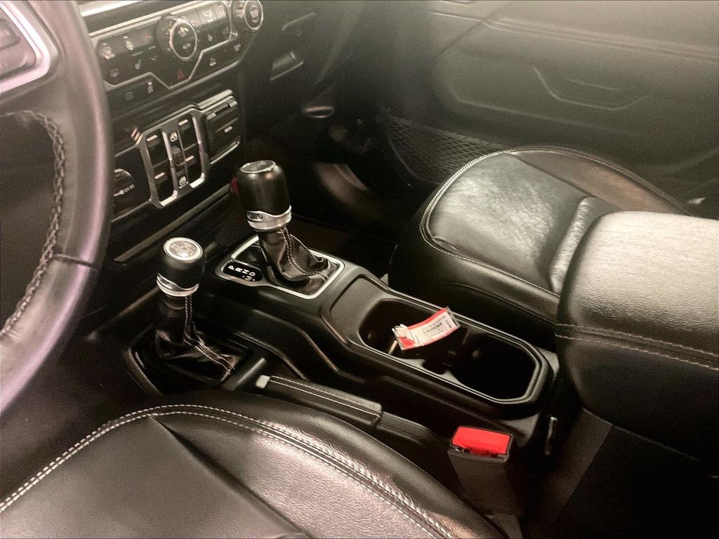 2023 Jeep Wrangler — photo 20