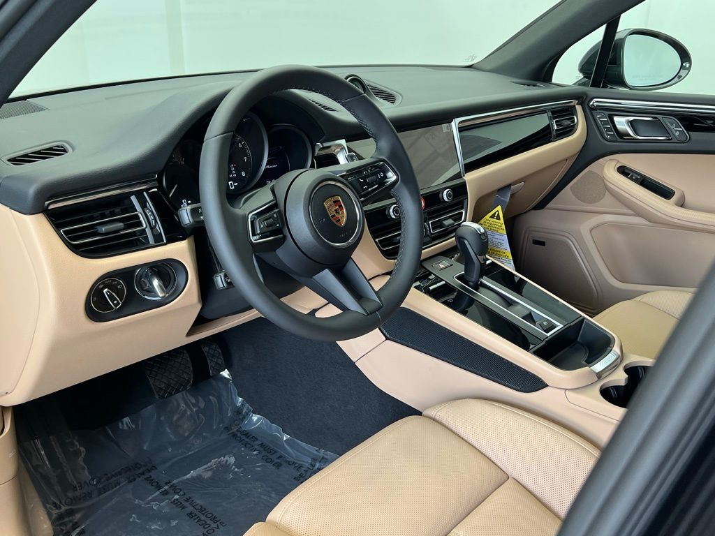Thumbnail: 2025 Porsche Macan - 4