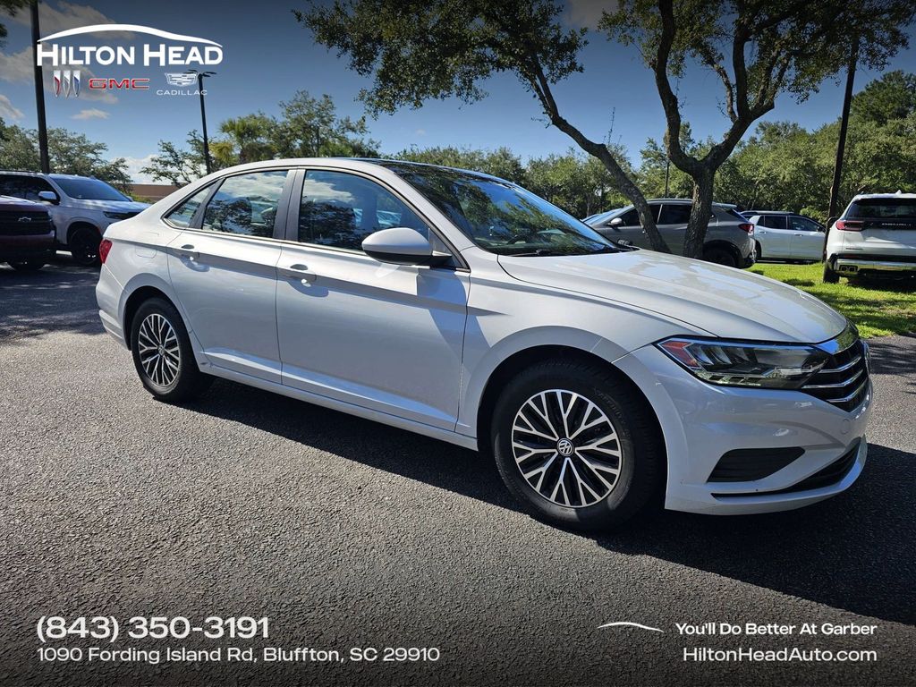 White 2019 Volkswagen Jetta Sedan Front-Wheel Drive 8-Speed Automatic