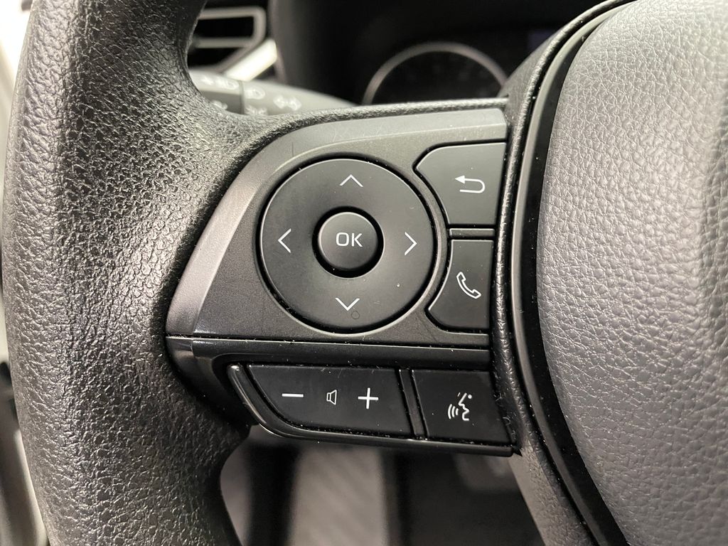 2022 Toyota RAV4 XLE 22