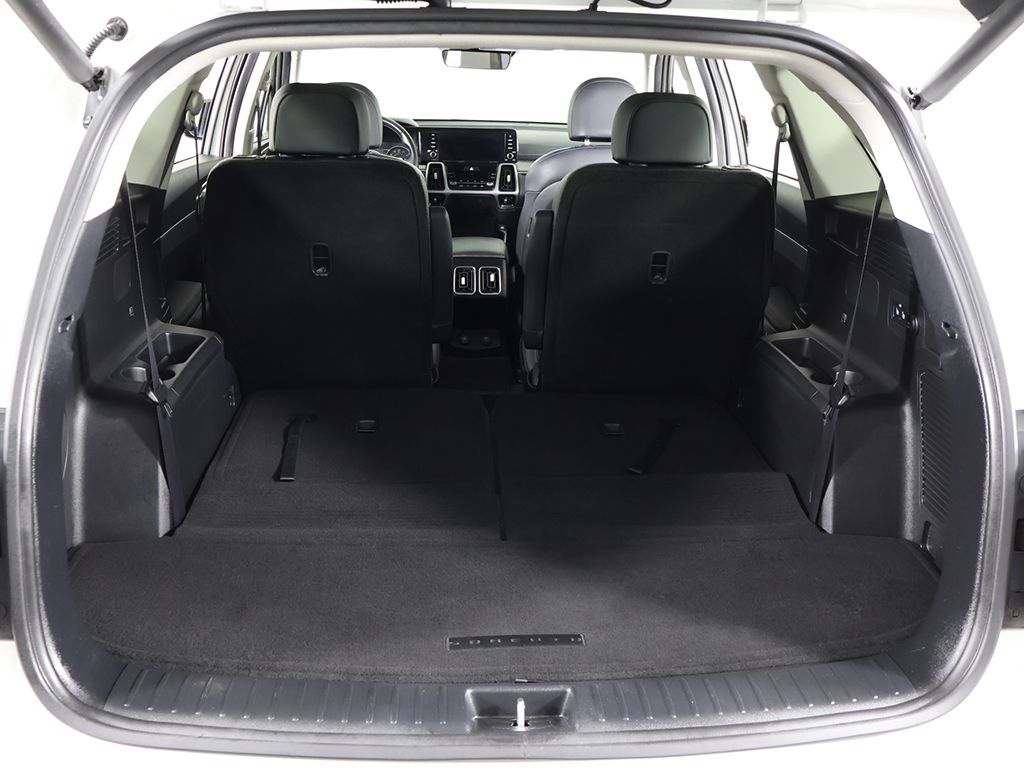 Used 2022 White Kia EX image 21