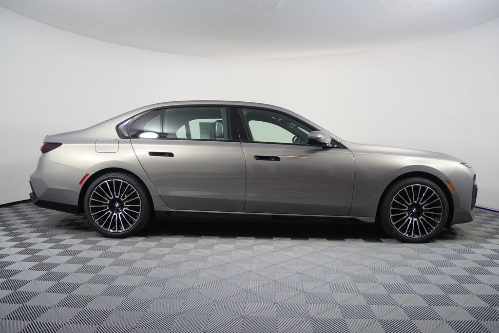 Thumbnail: 2025 BMW 7 Series - 2