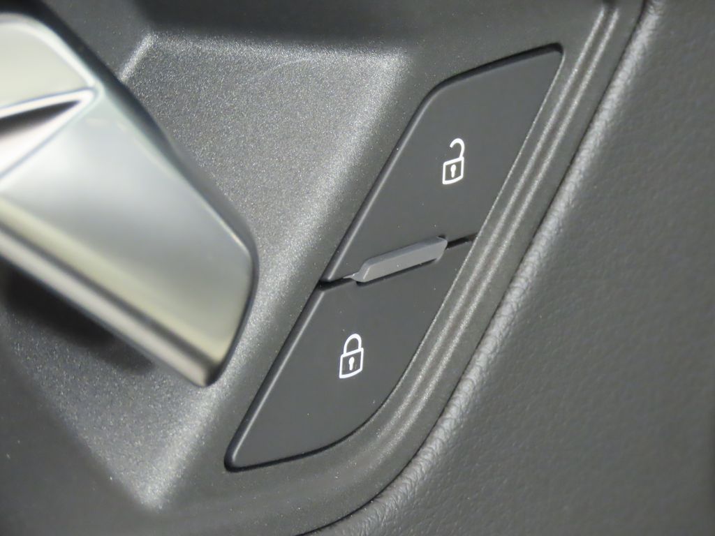 Thumbnail: 2025 Audi Q3 - 30