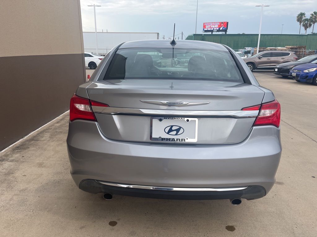 Thumbnail: 2014 Chrysler 200 - 3