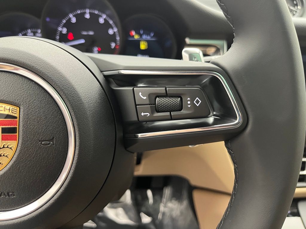 Thumbnail: 2025 Porsche Macan - 14