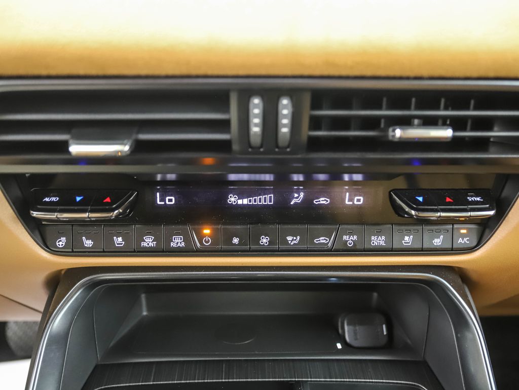 Thumbnail: 2025 Mazda CX-70 - 18
