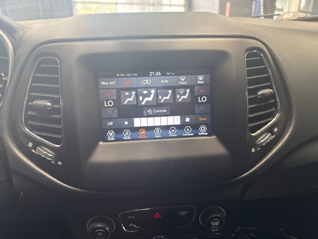 Used 2018 Gray Jeep Latitude image 18