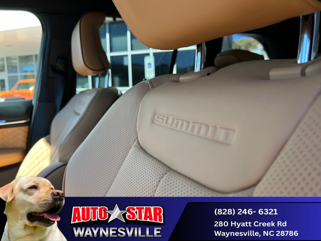 new 2025 Jeep Grand Cherokee car, priced at $57,990