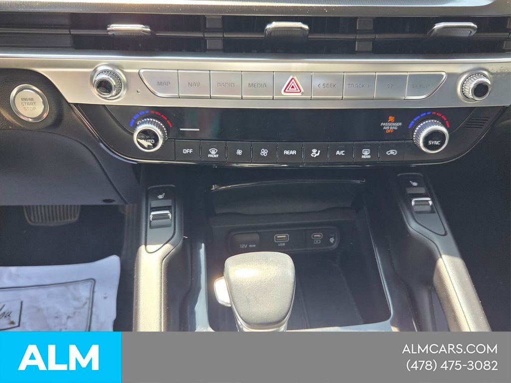 Used 2025 Black Kia S image 20