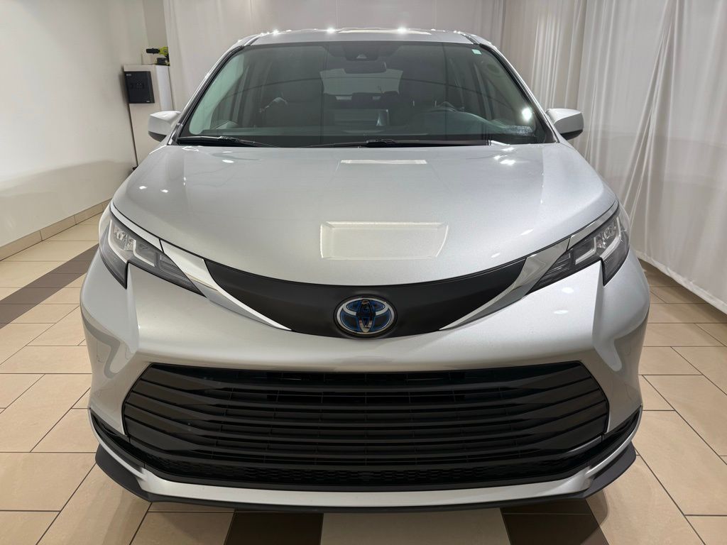 Thumbnail: 2022 Toyota Sienna - 8