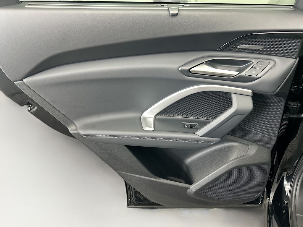 Thumbnail: 2025 Audi Q5 - 25